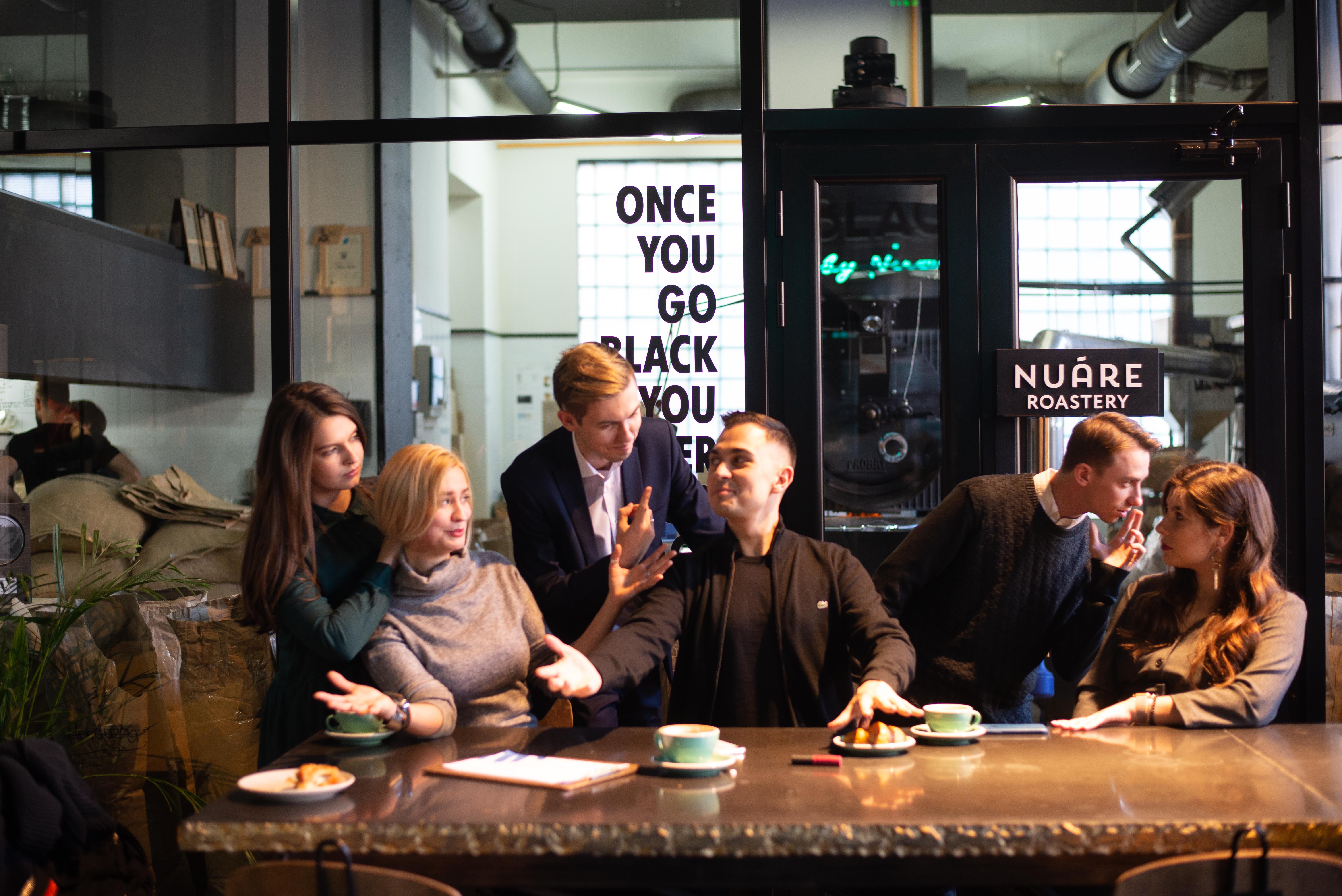 Через екран — по-справжньому